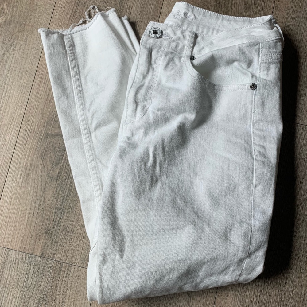 Maurices White High Waist Skimmer 3/4 Pants 7 8